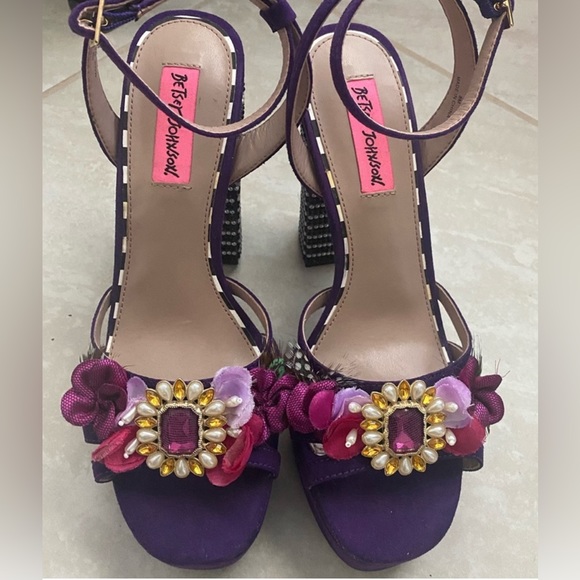 Betsey Johnson Never Worn brand new Marlo purple heels - Picture 1 of 6